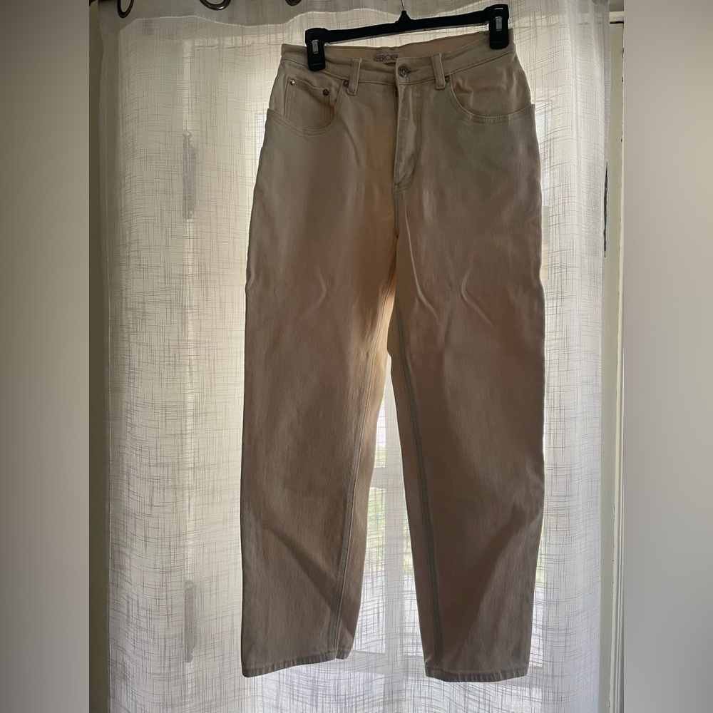 Cream Straight-Leg Jeans 🐚